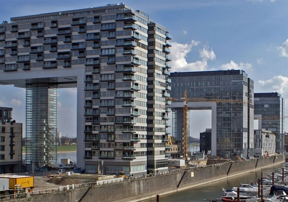 Köln Zollhafen Kranhäuser — StudiStep Almanya ofisi